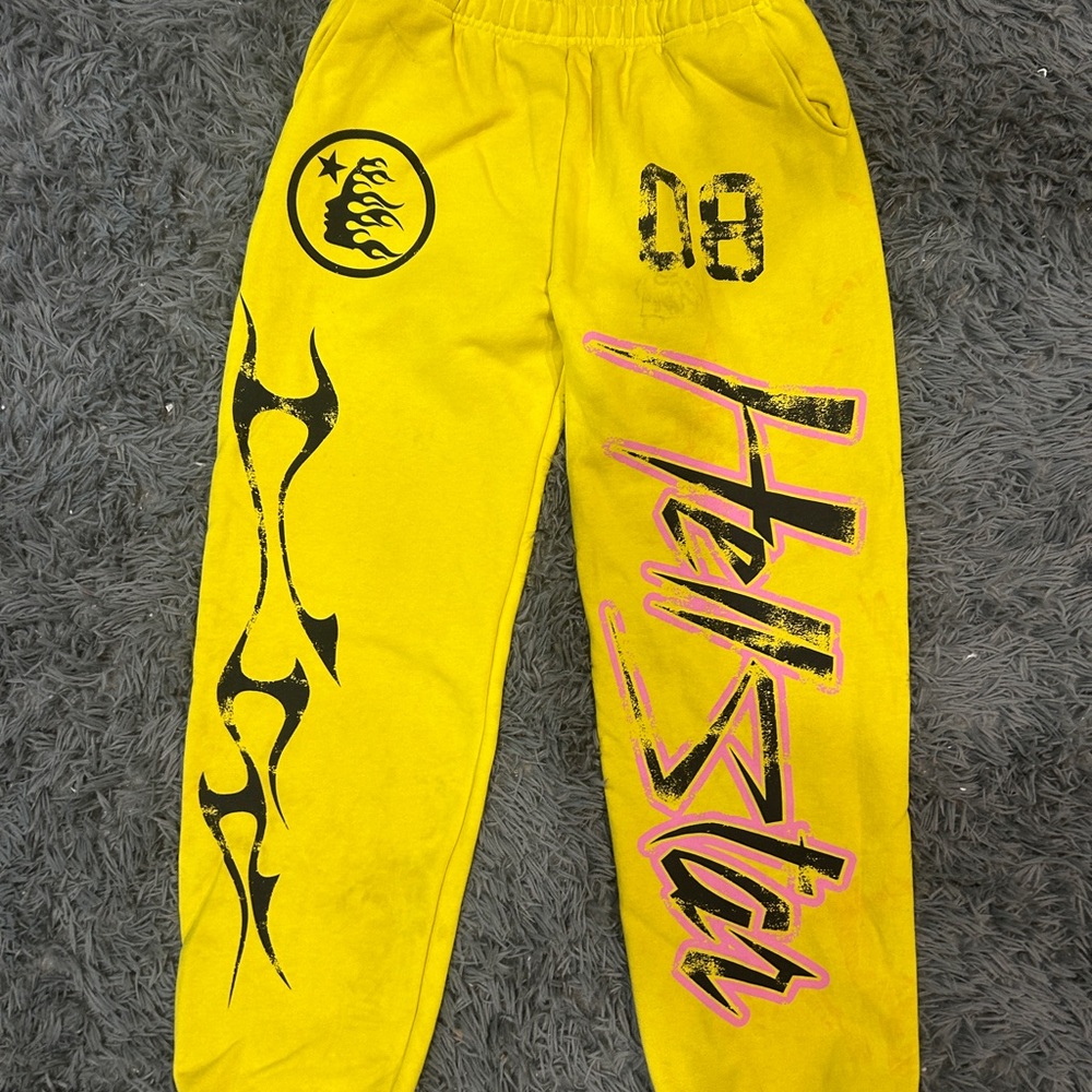 Hellstar Yellow Graphic Sweats | L